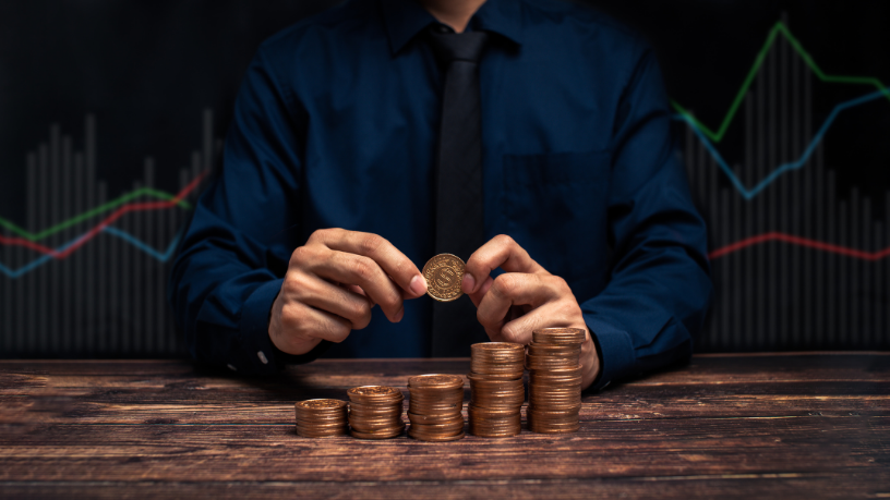 Para Kelsem Ricardo Rios Lima, as políticas monetárias funcionam ajustando taxas de juros e crédito, influenciando consumo, investimentos e inflação no país.