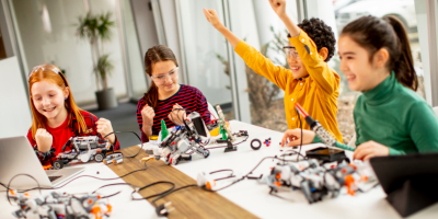 Sérgio Bento De Araújo destaca como a robótica estimula a criatividade e promove o aprendizado ativo nas diferentes etapas da formação escolar.