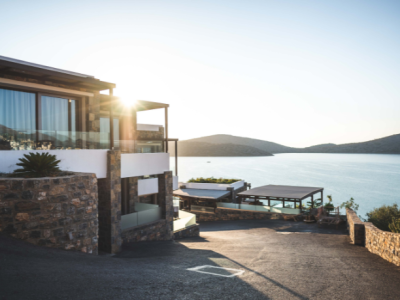 Imóveis de alto padrão explicam por que o Rio atrai novos investimentos, observa Alex Nabuco dos Santos.