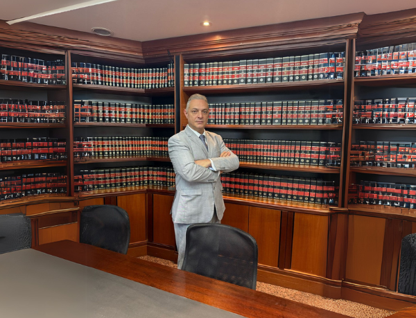 Leonardo Manzan explica que o IVA brasileiro impacta a contratação de serviços tecnológicos avançados ao redefinir bases e créditos.