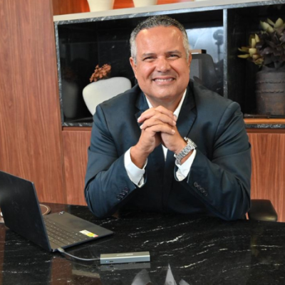 Entenda como as decisões técnicas em áreas urbanas consolidadas revelam os limites da engenharia de infraestrutura, com a análise de Elmar Juan Passos Varjão Bomfim.