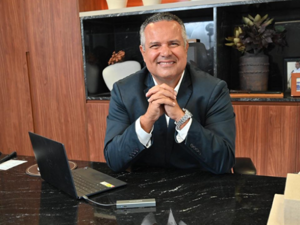 Entenda como as decisões técnicas em áreas urbanas consolidadas revelam os limites da engenharia de infraestrutura, com a análise de Elmar Juan Passos Varjão Bomfim.