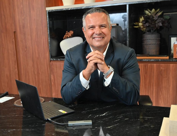 Entenda como as decisões técnicas em áreas urbanas consolidadas revelam os limites da engenharia de infraestrutura, com a análise de Elmar Juan Passos Varjão Bomfim.