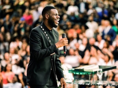 Non Stop traz Samuel Eleotério para emocionar o público baiano com o Pagodão Gospel.