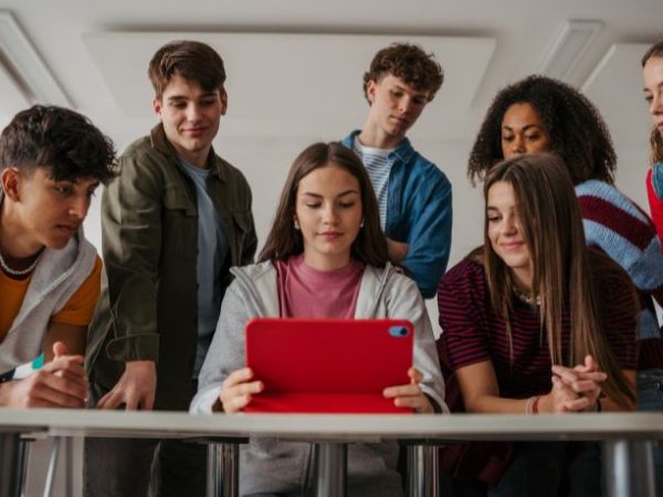 Tablets na educação pública na Bahia: como a tecnologia pode transformar o aprendizado no ensino básico