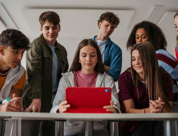 Tablets na educação pública na Bahia: como a tecnologia pode transformar o aprendizado no ensino básico