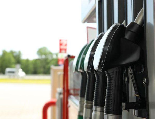 Política de preços de combustíveis na Bahia levanta debate sobre transparência e impacto no consumidor