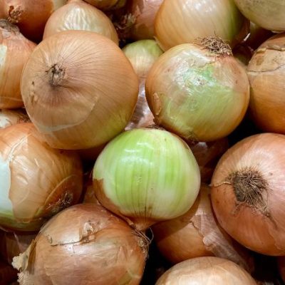 Preço da cebola dispara na Bahia e Brasil amplia importação da Argentina: impacto no bolso e no mercado agroalimentar