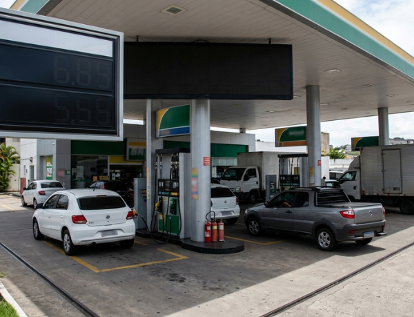 Gasolina e diesel terão novas medidas do governo: o que muda para motoristas e preços na Bahia
